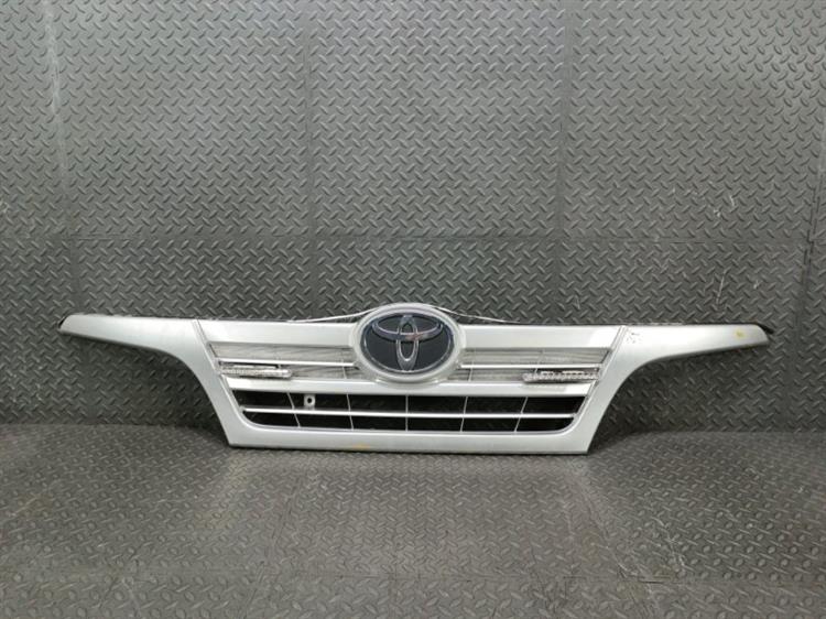 Решетка радиатора Тойота Тойоайс в Усолье-Сибирском 440640