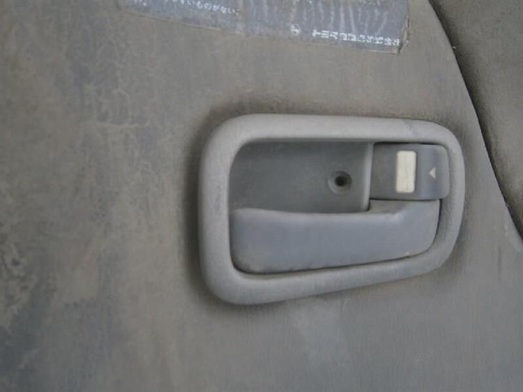 Дверь Тойота Хайс в Усолье-Сибирском 55699